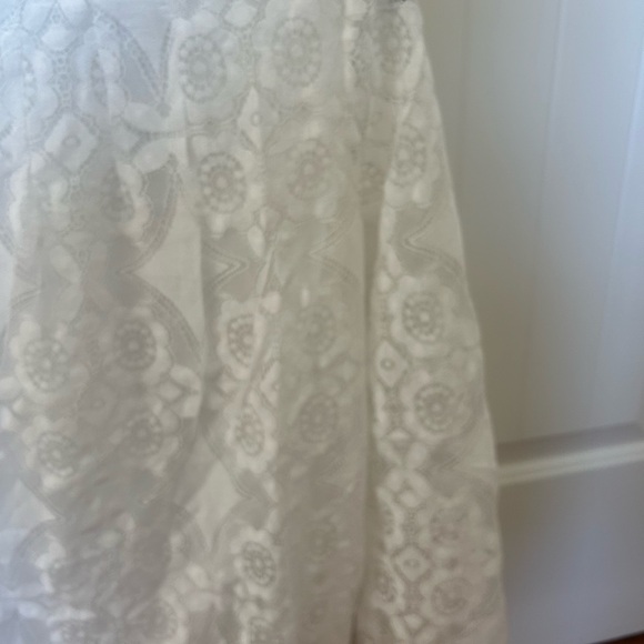 Elegant White Lace Women's Top - Picture 4 of 7